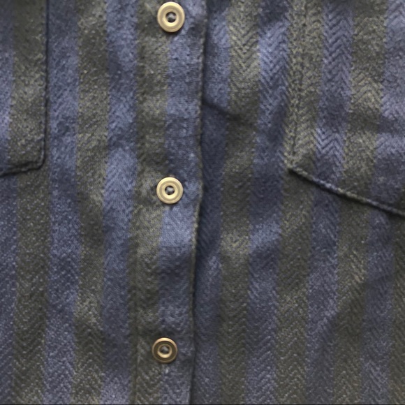 RVCA Vedder Button Up Cropped Flannel shirt Sz L - Picture 7 of 8